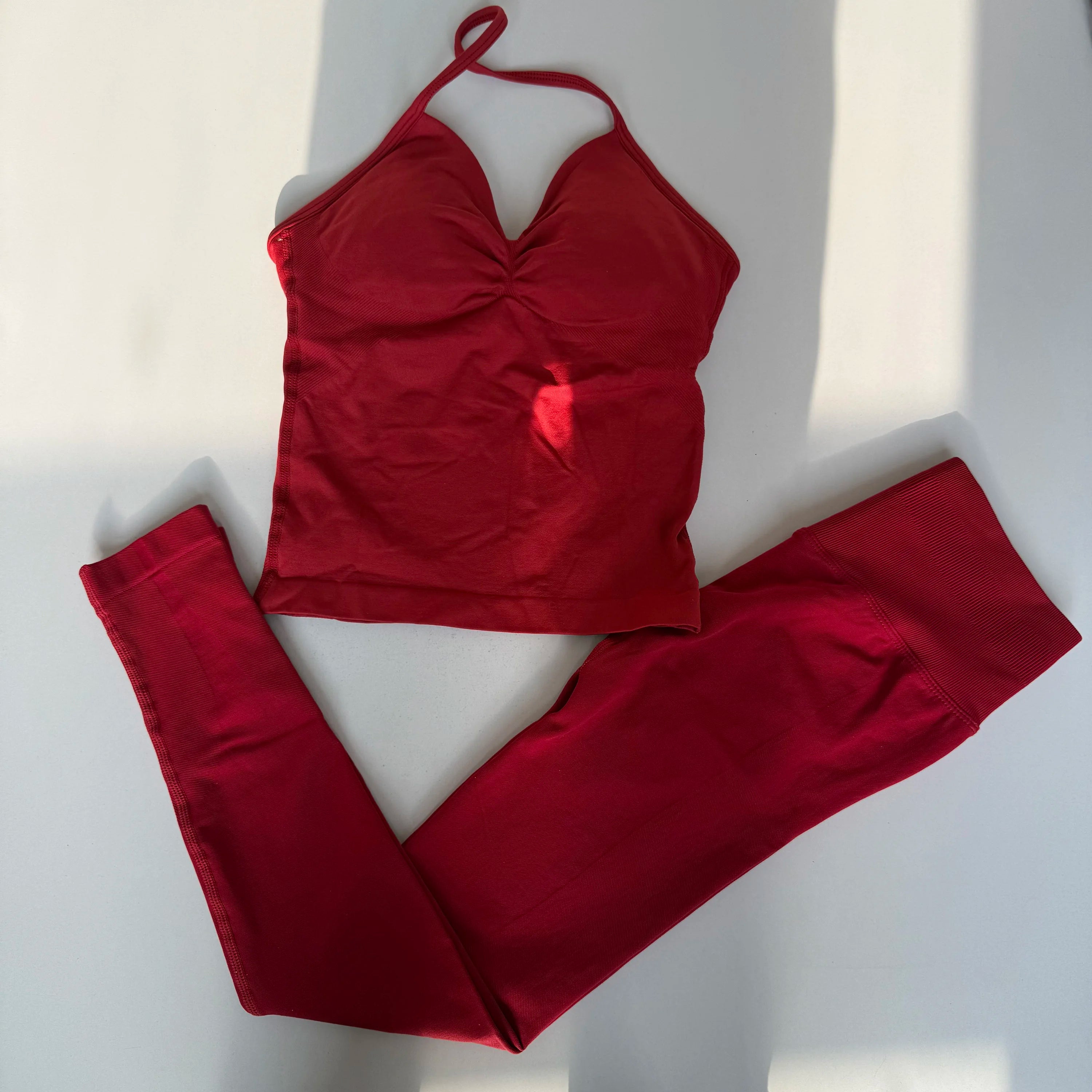 Conjunto Deportivo Atravex™ Mujer Seamless – Top Halter Espalda Abierta y Leggings Push-Up