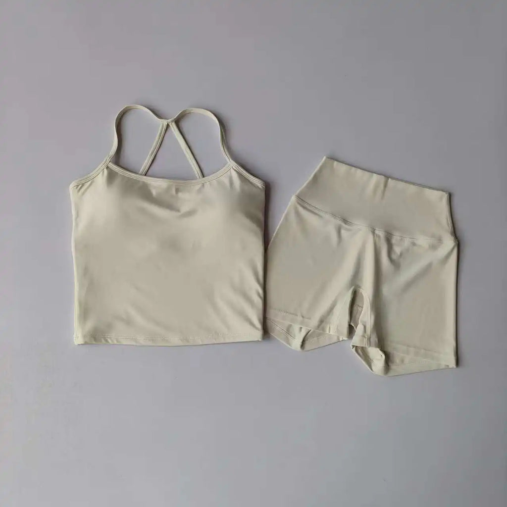 Conjunto Halter Seamless Atravex™ con Shorts Cintura Alta Acanalados – Definición y Soporte en Movimiento