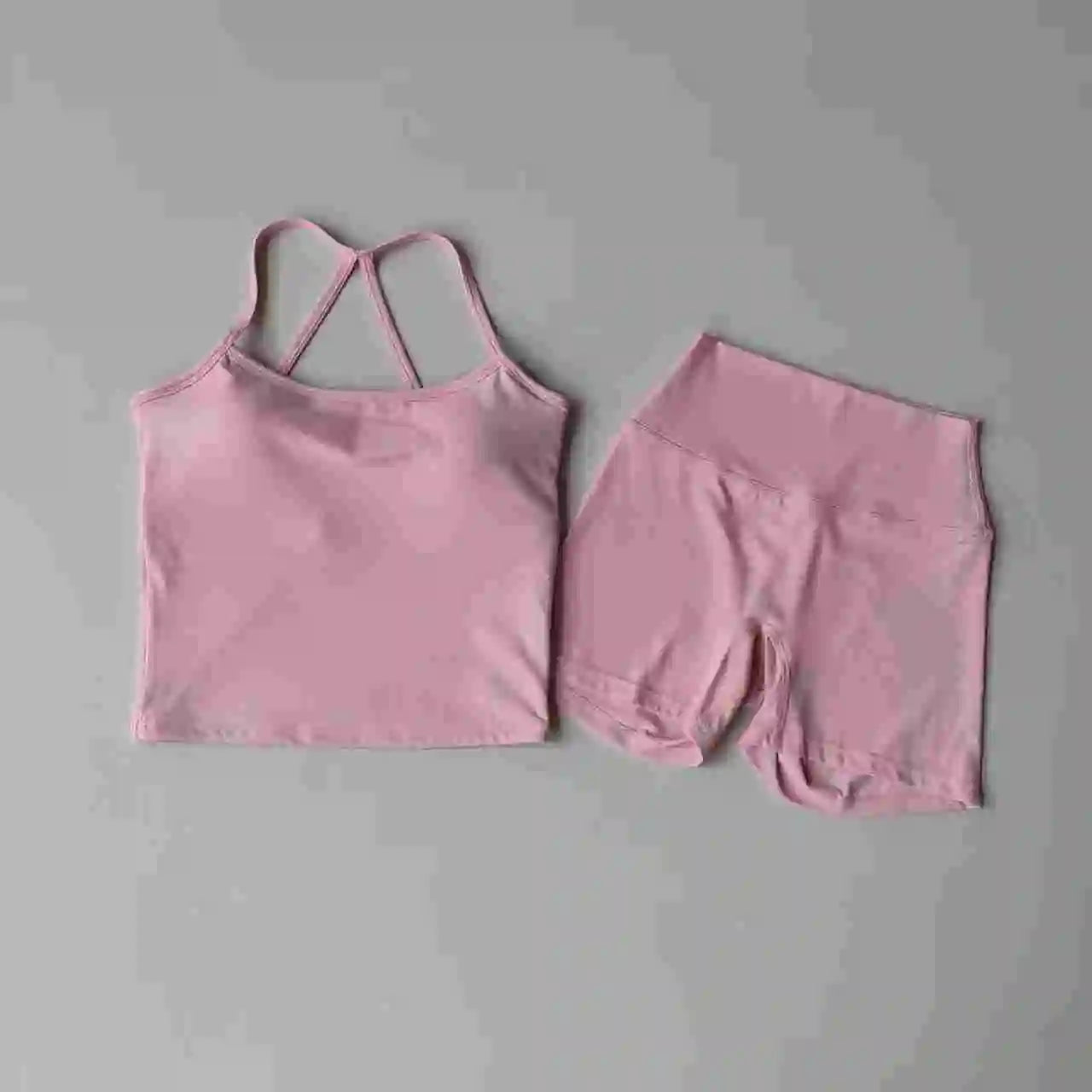 Conjunto Halter Seamless Atravex™ con Shorts Cintura Alta Acanalados – Definición y Soporte en Movimiento